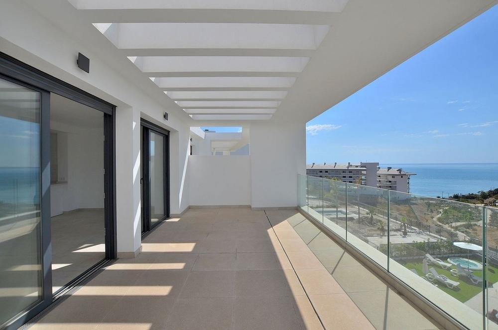 New-build penthouse with sea-view terrace, photo 3