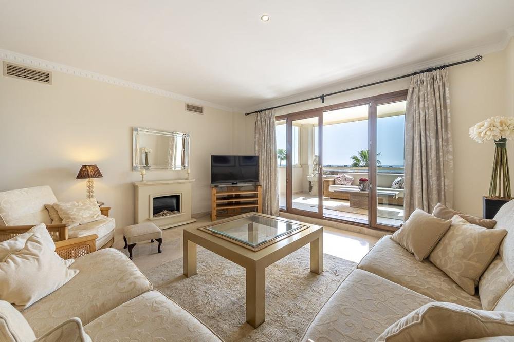 Frontline golf apartment with panoramic views, photo 2